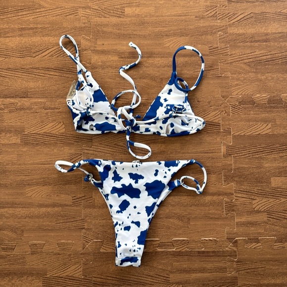 SHEIN WHITE AND BLUE COW-PRINT BIKNI TOP AND BOTTOM WITH ADJUSTABLE STRAP SIZE S - Picture 2 of 2